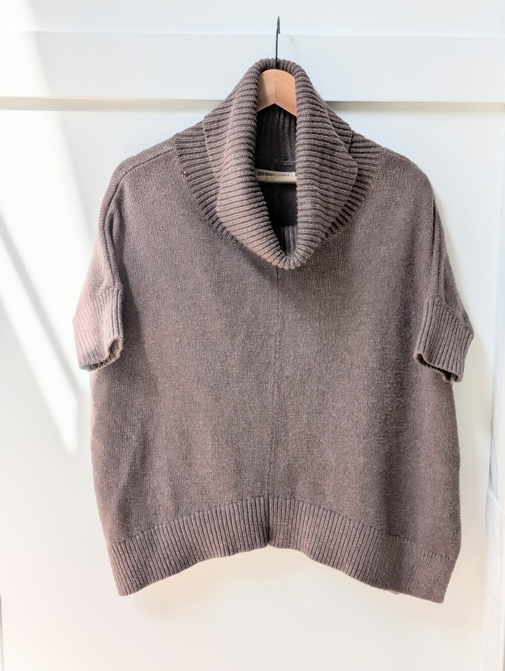 Vintage Old Navy Cowl Neck Short Sleeve With Rib Knit Cuffs - Brown In XSmall